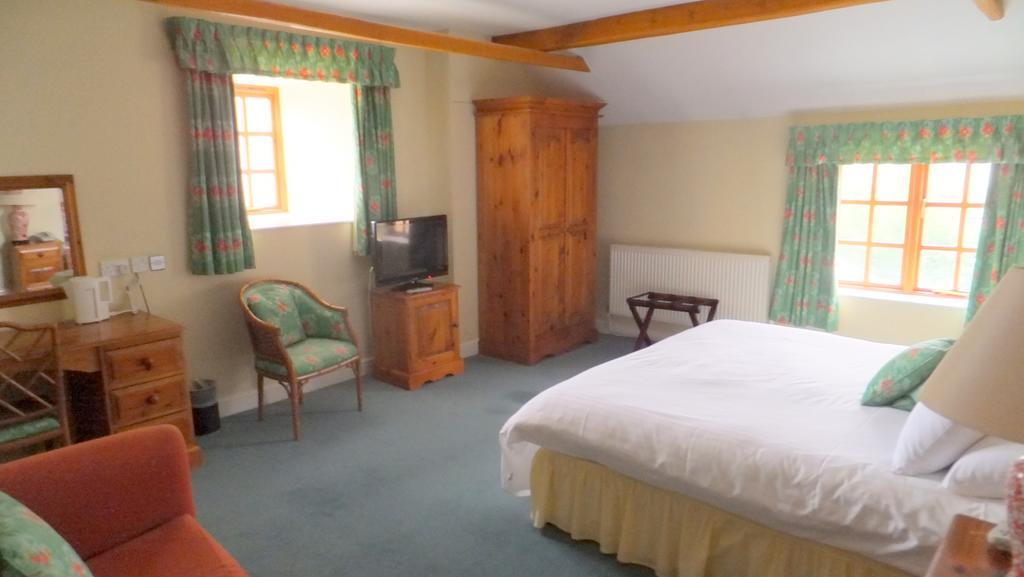נורת'המפטון Roade House Hotel מראה חיצוני תמונה